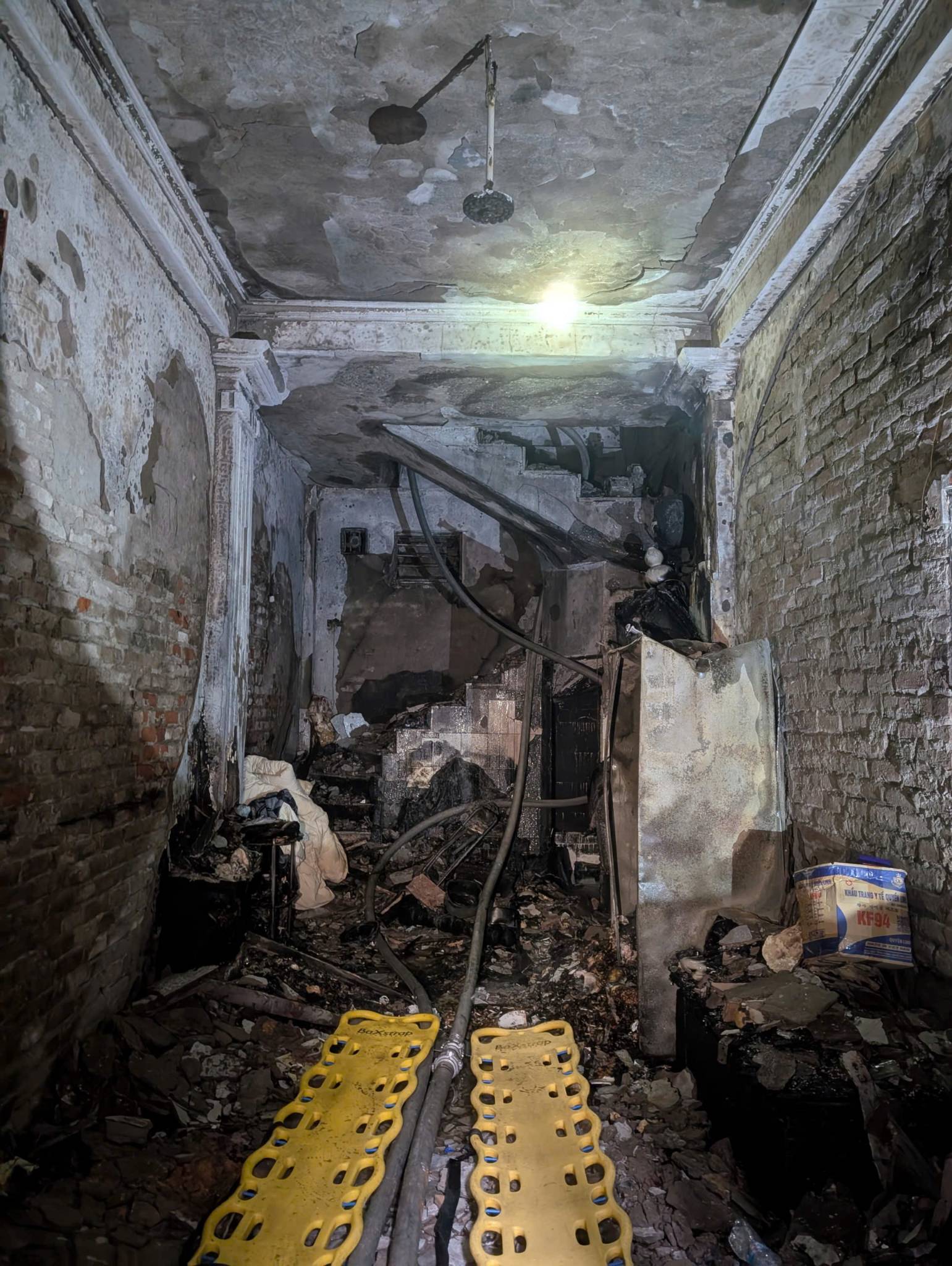 Công an Hà Nội thông tin chính thức vụ cháy nhà ở Hà Nội khiến 5 người tử vong- Ảnh 1. Công an Hà Nội thông tin chính thức vụ cháy nhà ở Hà Nội khiến 5 người tử vong- Ảnh 1.