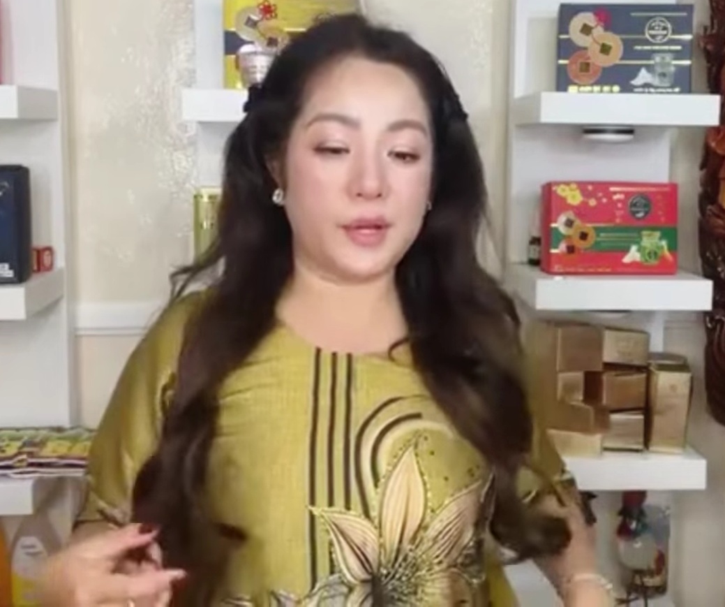 Nữ NSƯT 47 tuổi bị mạo danh lừa đảo: "Có người bị lừa mấy chục nghìn đô"- Ảnh 1.