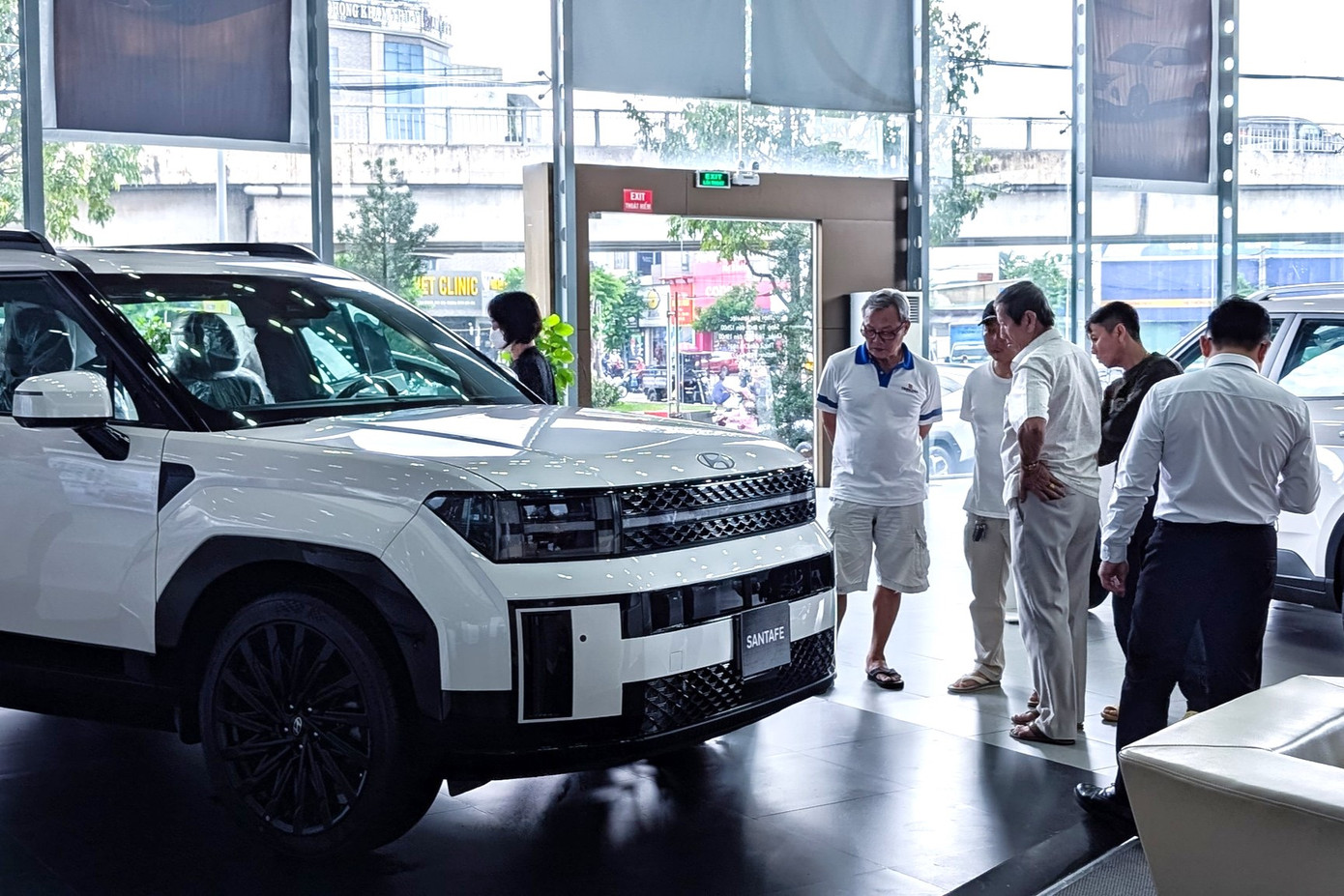 Nguồn cung dư thừa, ô tô trong nước còn giảm giá đến cuối năm?- Ảnh 3.