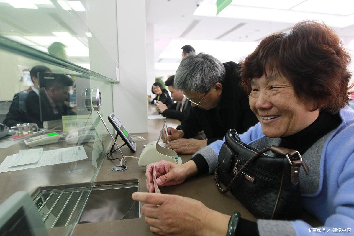 Người già có tiền gửi trong ngân hàng tuyệt đối đừng quên 5 điều này, rủi ro khôn lường- Ảnh 1.