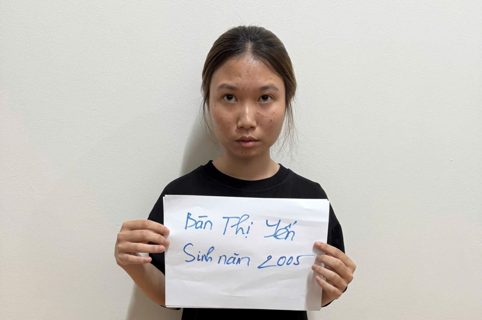 C&ocirc;ng an tạm giữ đối tượng sinh năm 2005, đ&atilde; thực hiện h&agrave;nh vi lừa đảo với nhiều người- Ảnh 1.