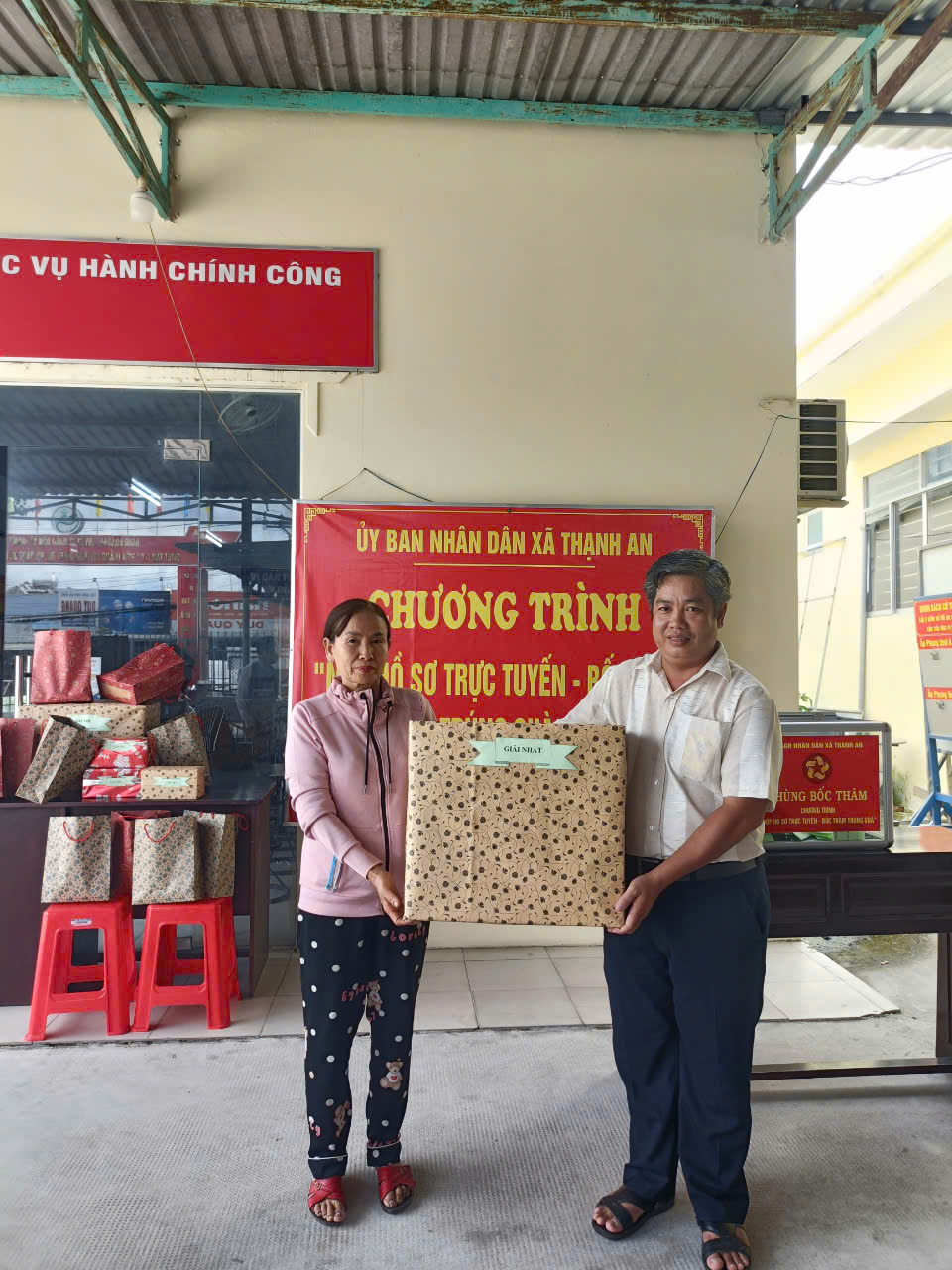 Nhiều người ở một xã của Cần Thơ bất ngờ trúng thưởng khi nộp hồ sơ trực tuyến- Ảnh 1. Nhiều người ở một xã của Cần Thơ bất ngờ trúng thưởng khi nộp hồ sơ trực tuyến- Ảnh 1.