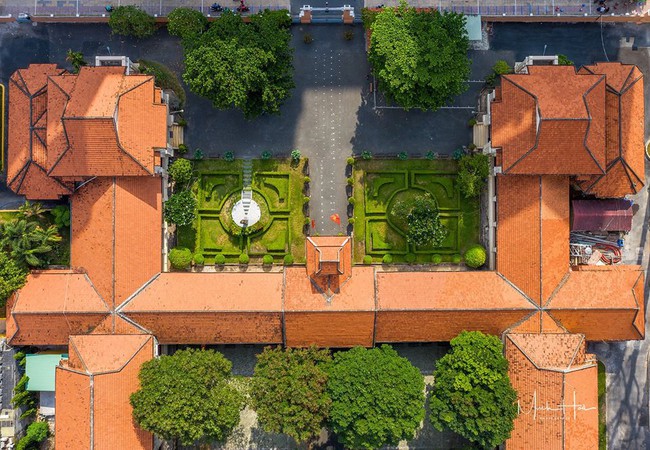 Một trường cấp 3 đình đám ngay trung tâm TP.HCM, chất lượng "đỉnh của chóp": Tiền học 1 tháng chưa tới 500 nghìn đồng!- Ảnh 2. Một trường cấp 3 đình đám ngay trung tâm TP.HCM, chất lượng "đỉnh của chóp": Tiền học 1 tháng chưa tới 500 nghìn đồng!- Ảnh 2.