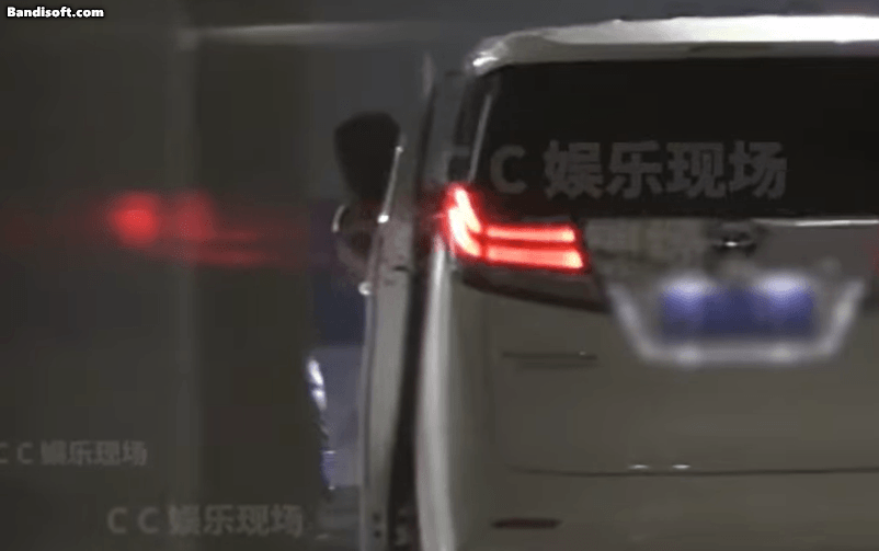 1 cặp đôi phim giả tình thật lộ clip lén lút hẹn hò: Nhà trai vừa đẹp vừa giỏi, nhà gái hot ơi là hot- Ảnh 2.