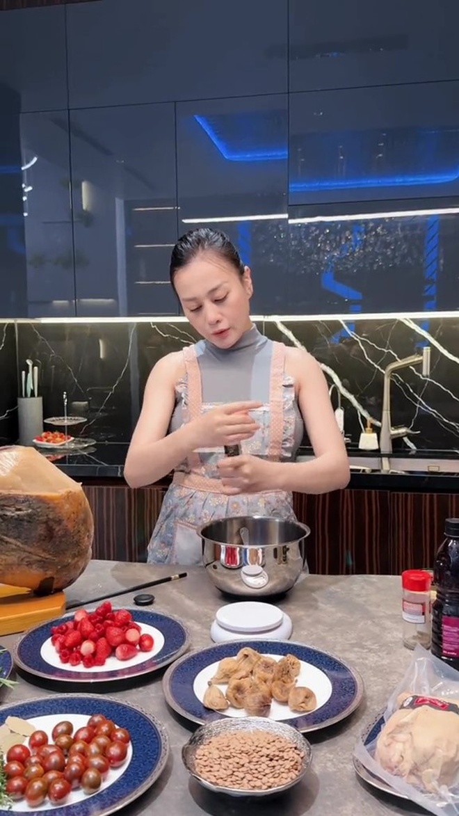 Phương Oanh không chịu an phận sau khi lấy Shark Bình- Ảnh 6. Phương Oanh không chịu an phận sau khi lấy Shark Bình- Ảnh 6.