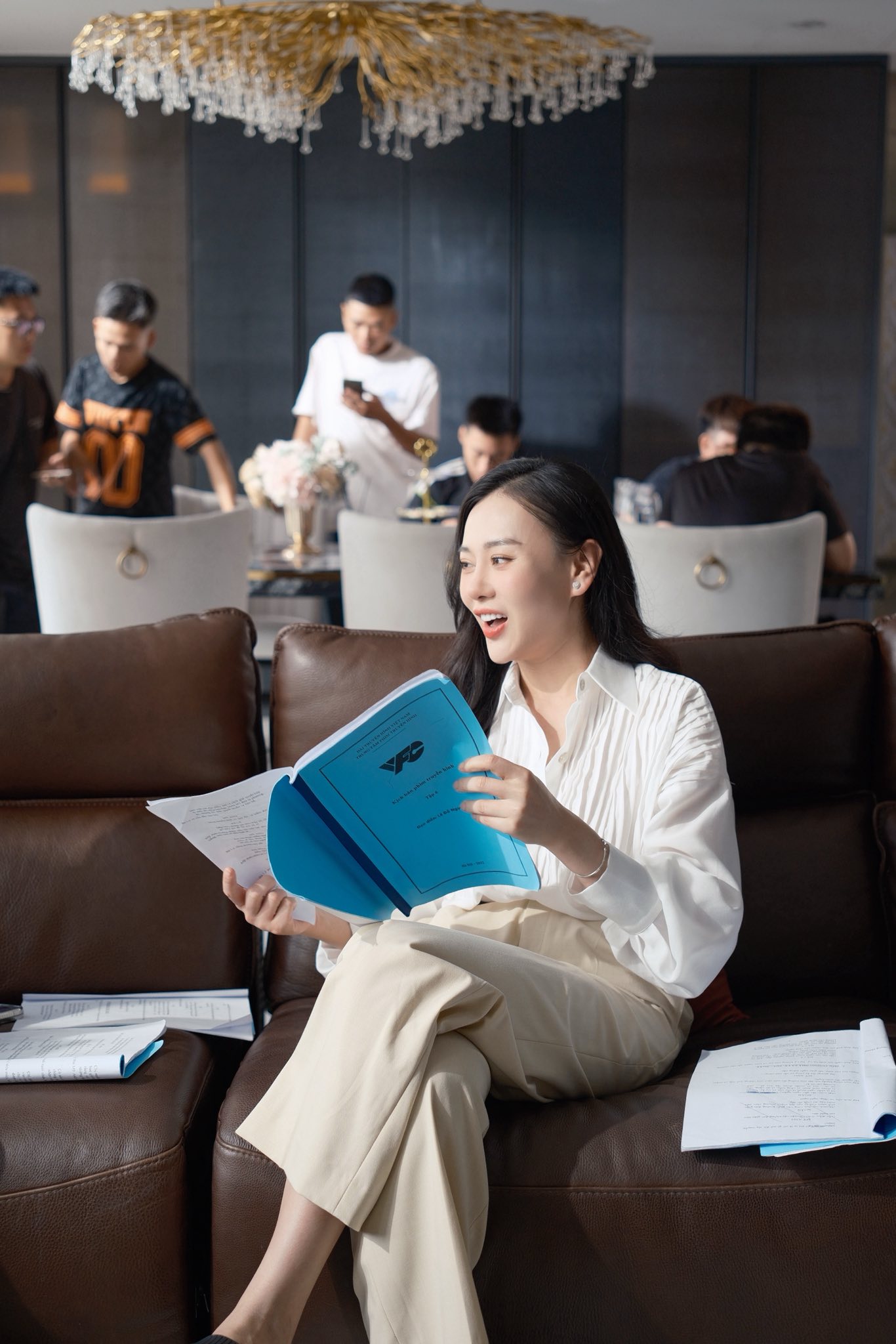 Phương Oanh không chịu an phận sau khi lấy Shark Bình- Ảnh 10. Phương Oanh không chịu an phận sau khi lấy Shark Bình- Ảnh 10.