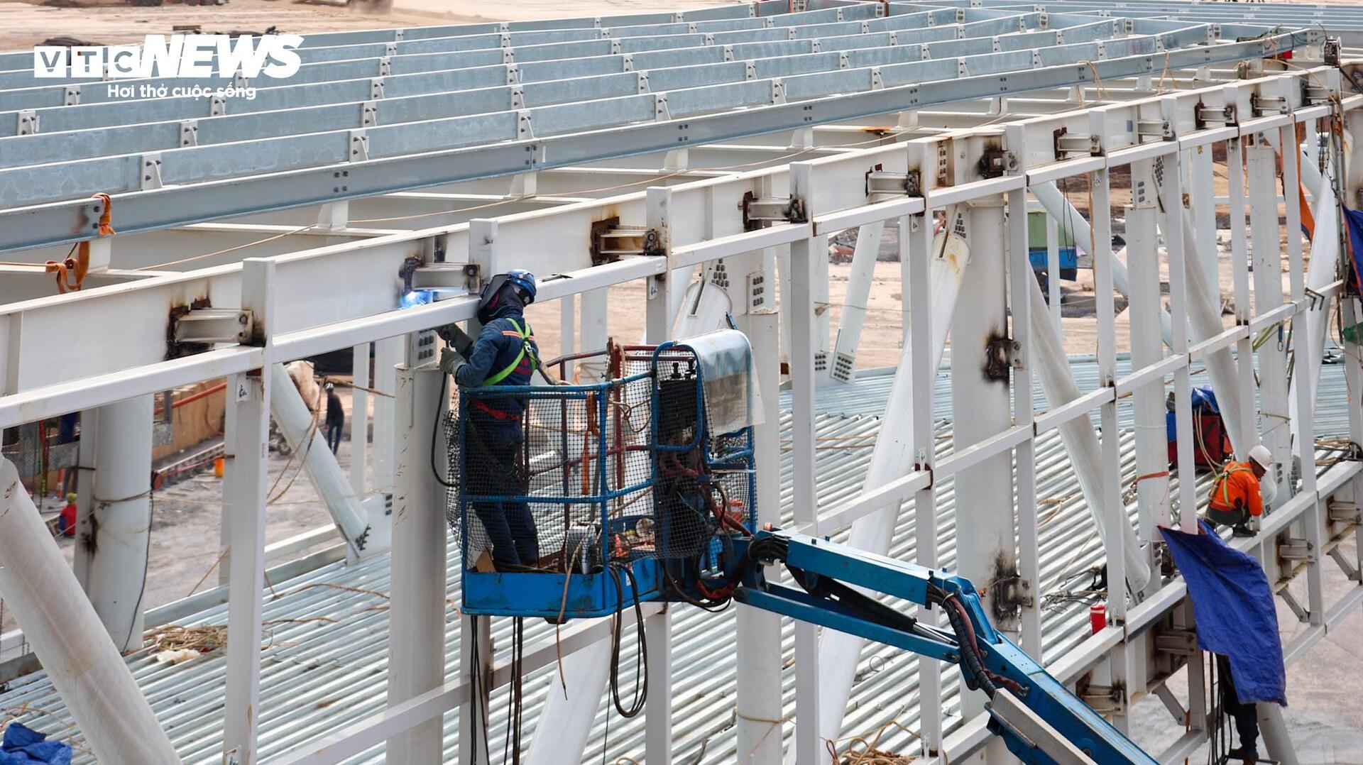 Công nhân thi công ngày đêm, nhiều hạng mục sân bay Long Thành vượt tiến độ- Ảnh 15.