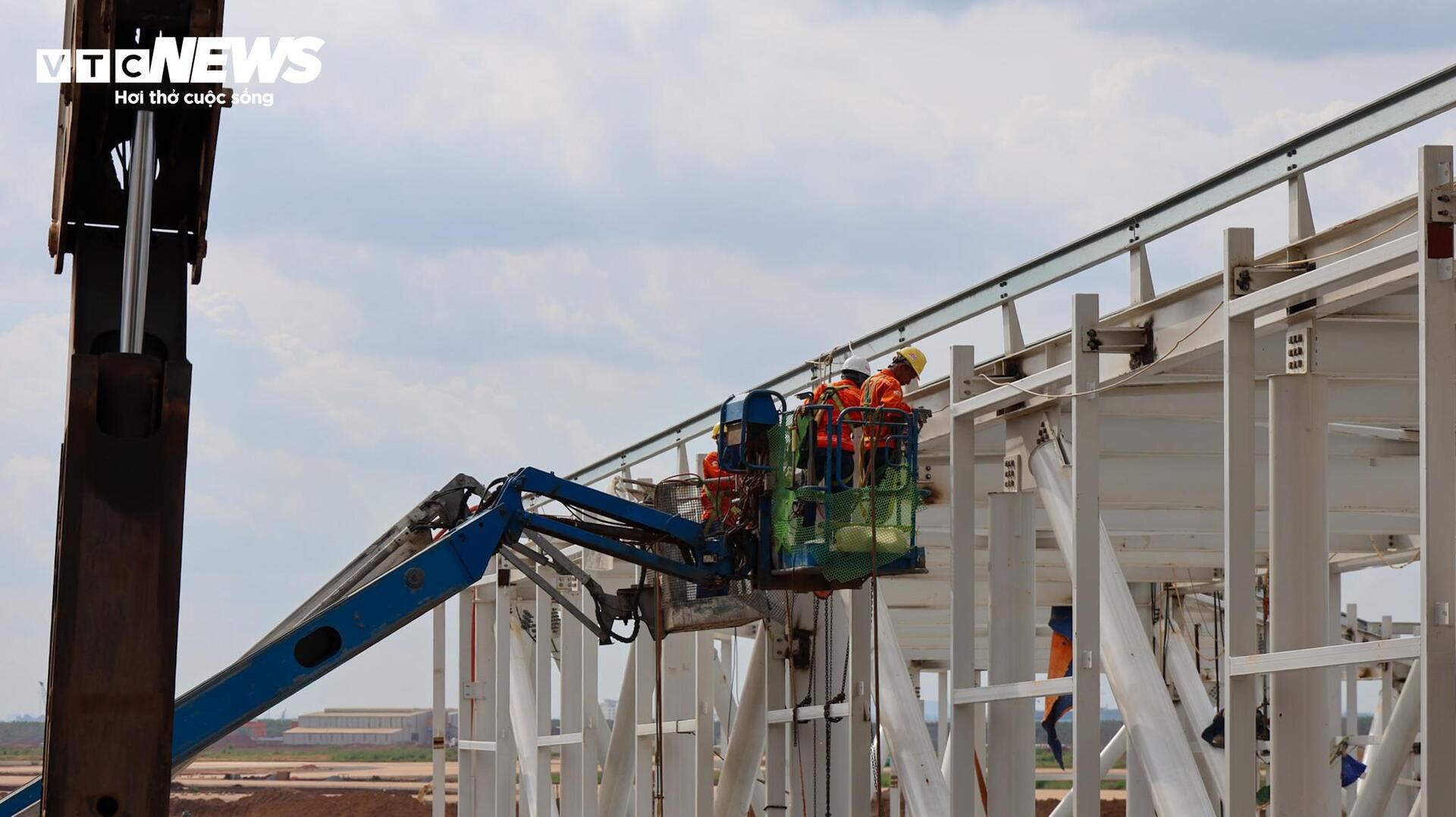 Công nhân thi công ngày đêm, nhiều hạng mục sân bay Long Thành vượt tiến độ- Ảnh 5.