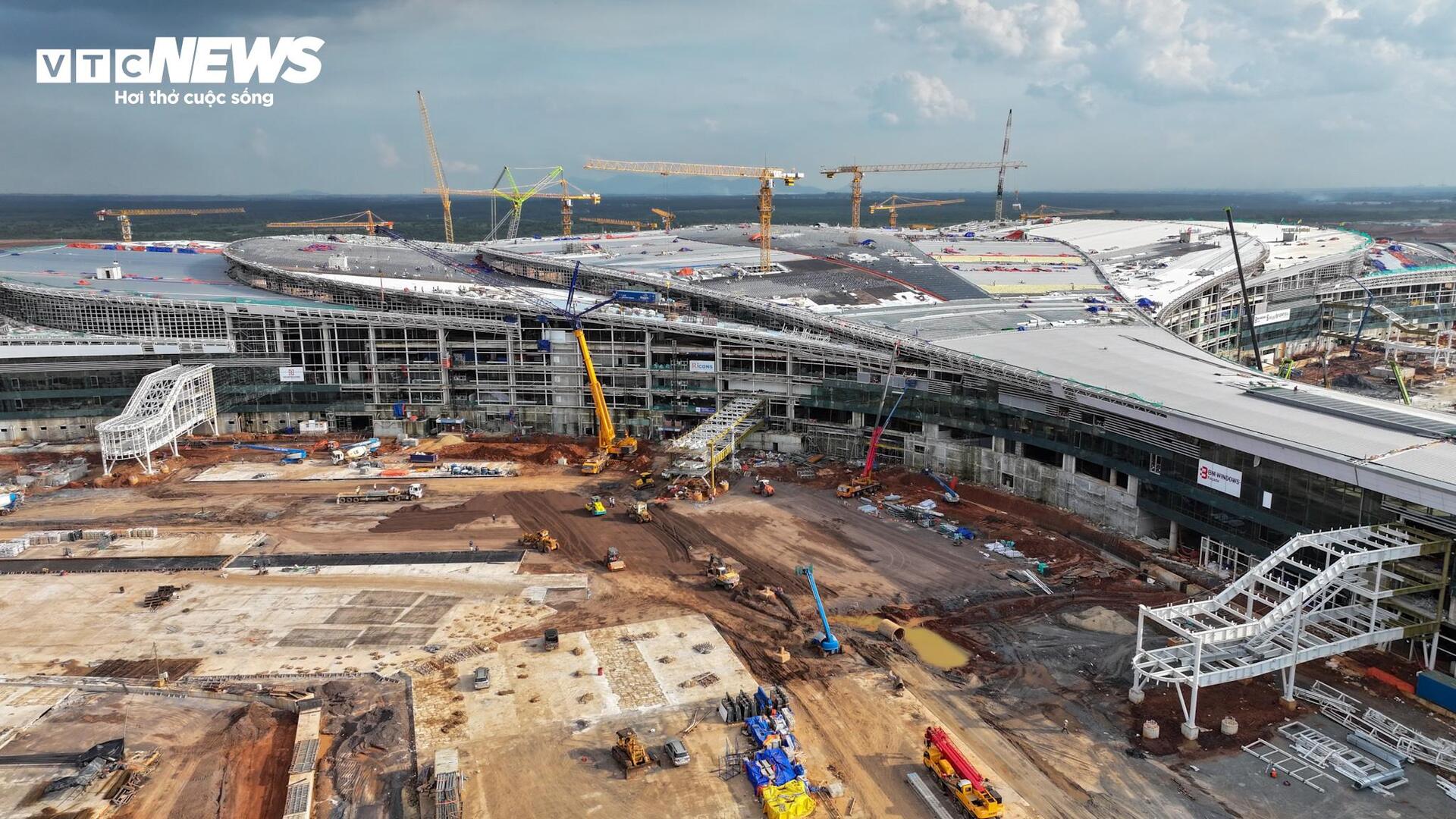 Công nhân thi công ngày đêm, nhiều hạng mục sân bay Long Thành vượt tiến độ- Ảnh 3.