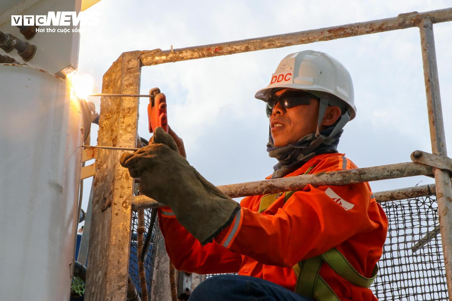 Công nhân thi công ngày đêm, nhiều hạng mục sân bay Long Thành vượt tiến độ- Ảnh 12.