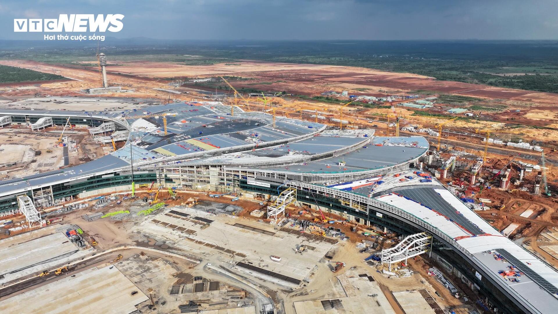 Công nhân thi công ngày đêm, nhiều hạng mục sân bay Long Thành vượt tiến độ- Ảnh 2.