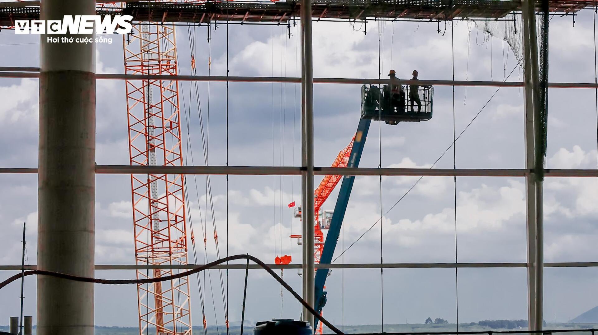 Công nhân thi công ngày đêm, nhiều hạng mục sân bay Long Thành vượt tiến độ- Ảnh 4.
