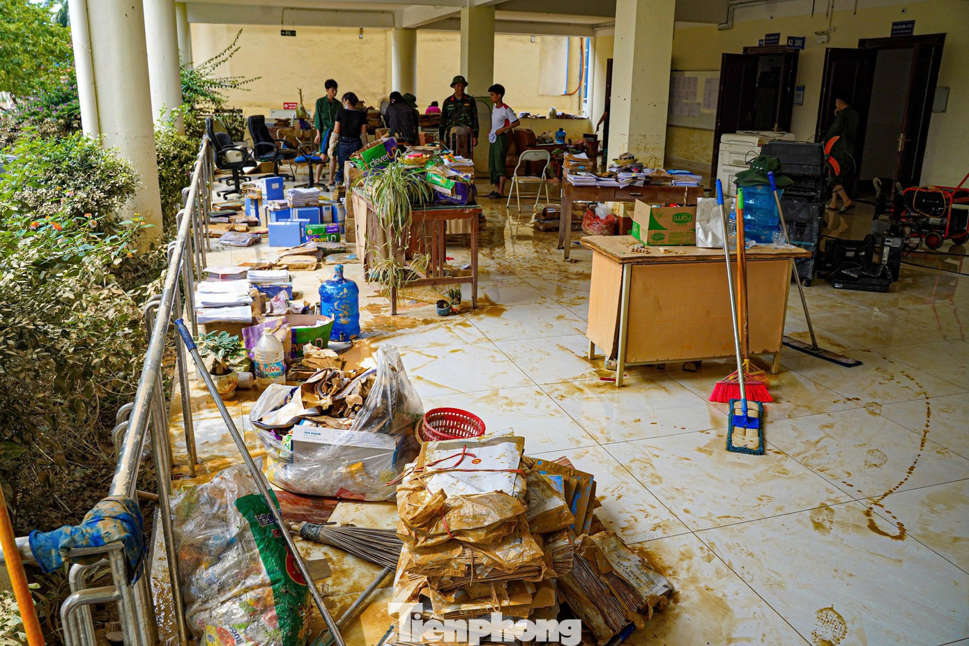 Thái Nguyên: Đại học Sư phạm tan hoang sau lũ, học bạ, con dấu trôi khắp nơi- Ảnh 17.