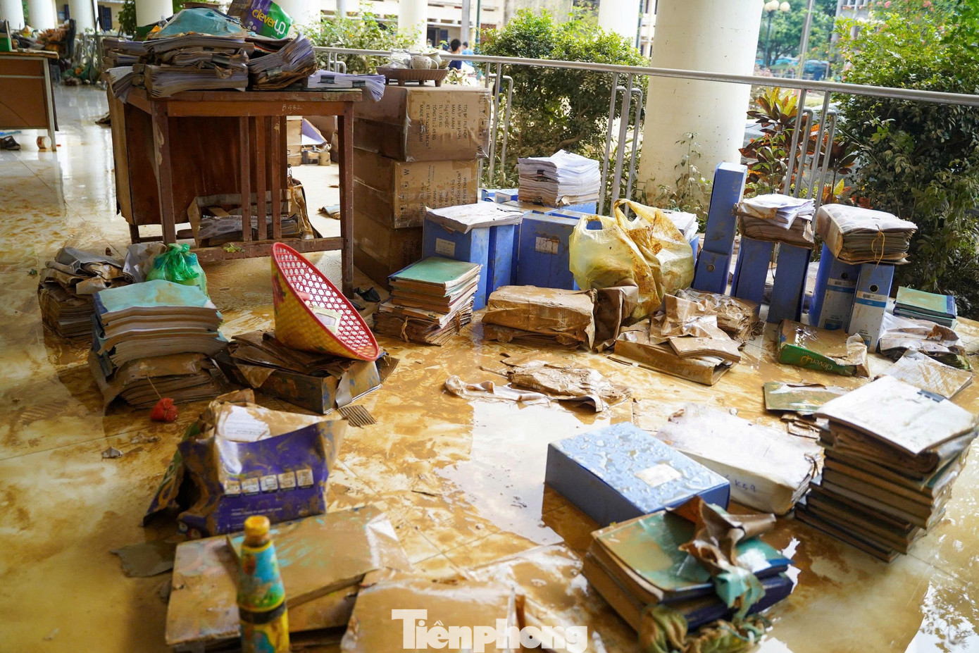 Thái Nguyên: Đại học Sư phạm tan hoang sau lũ, học bạ, con dấu trôi khắp nơi- Ảnh 11.