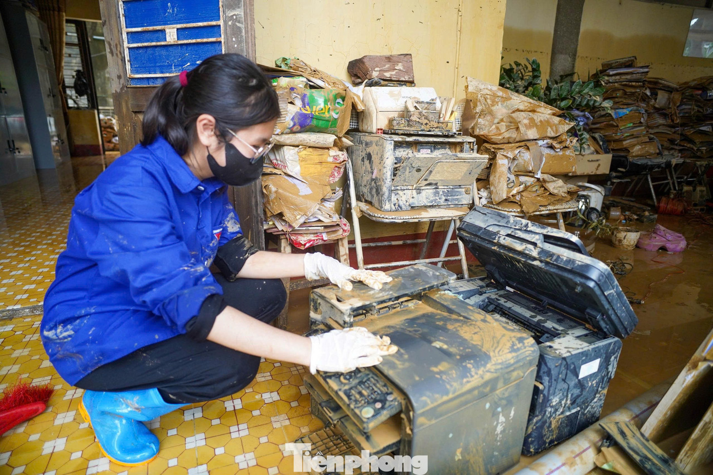 Thái Nguyên: Đại học Sư phạm tan hoang sau lũ, học bạ, con dấu trôi khắp nơi- Ảnh 7.