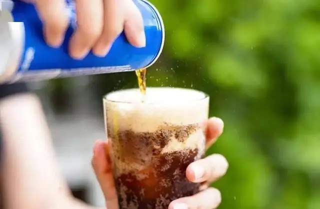 Uống nhiều nước chưa chắc đã tốt: 4 cách uống nước tai hại mà 9/10 người đang mắc phải- Ảnh 2.