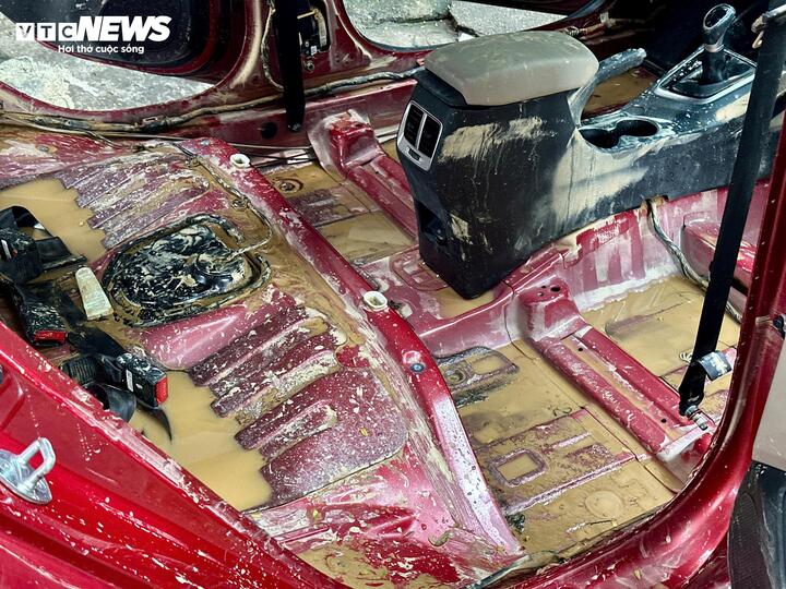 Giám đốc gara ô tô chia sẻ cách xử lý xe bị ngập nước- Ảnh 2.