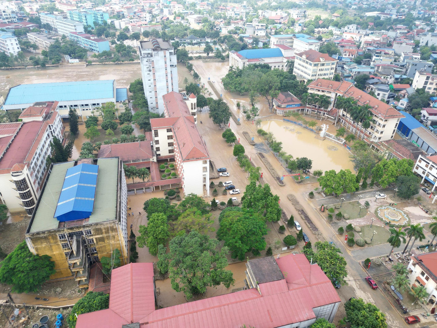 Thái Nguyên: Đại học Sư phạm tan hoang sau lũ, học bạ, con dấu trôi khắp nơi- Ảnh 3.