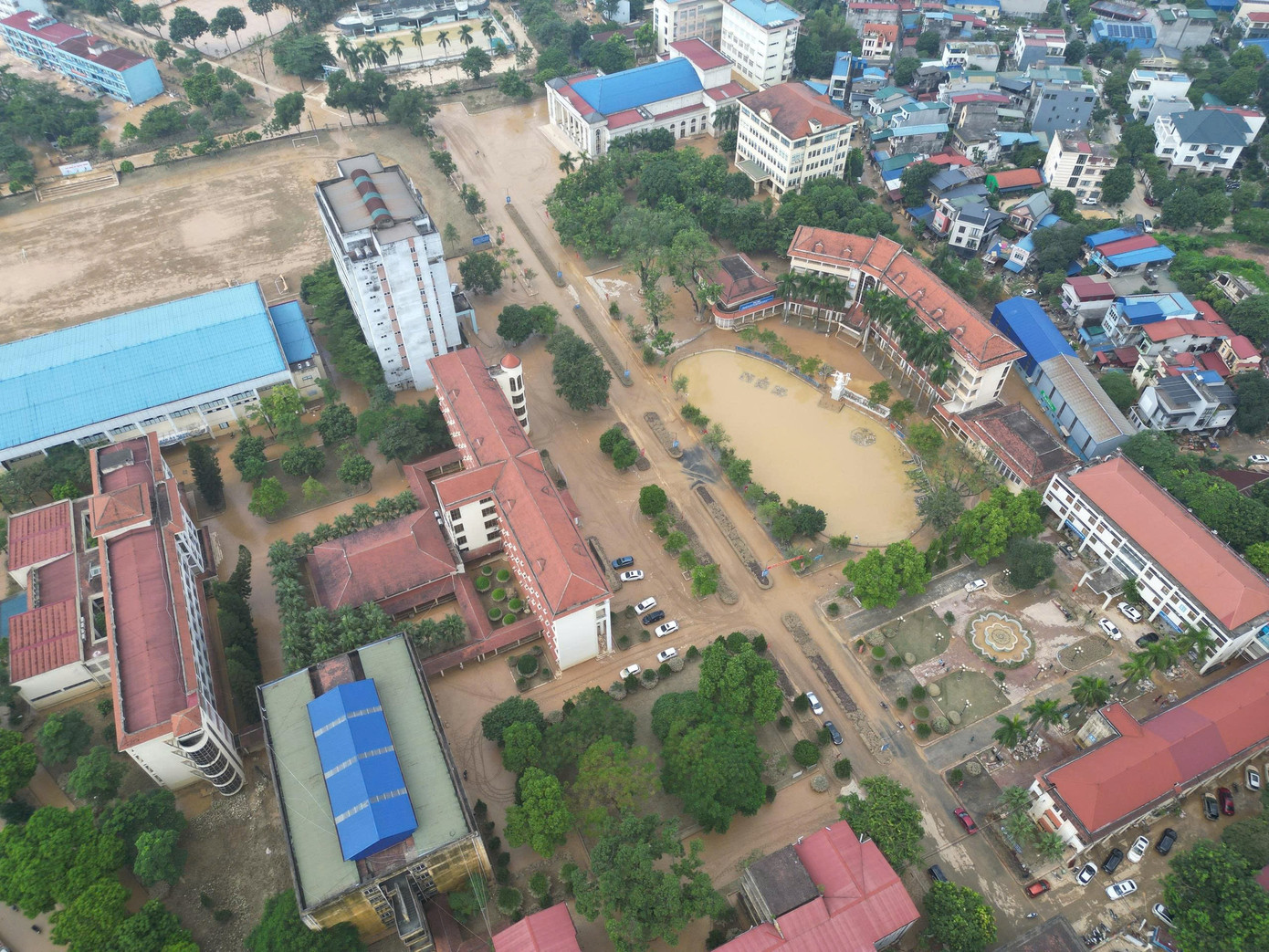 Thái Nguyên: Đại học Sư phạm tan hoang sau lũ, học bạ, con dấu trôi khắp nơi- Ảnh 2.