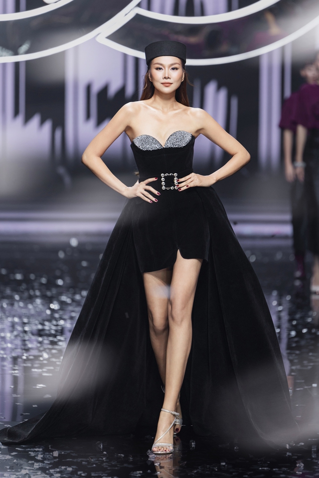 Thanh Hằng tái xuất sàn catwalk, được đón nhận ra sao?- Ảnh 3. Thanh Hằng tái xuất sàn catwalk, được đón nhận ra sao?- Ảnh 3.