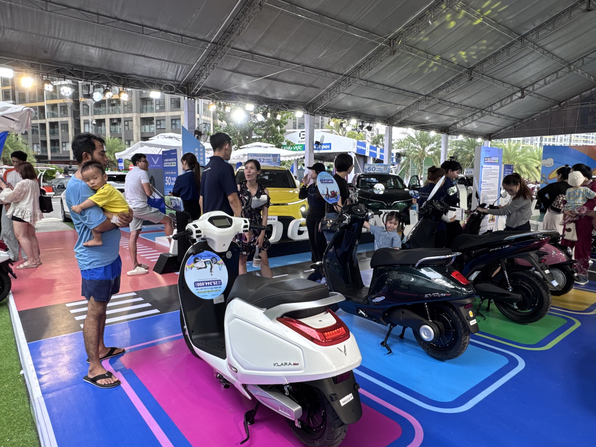 Doanh số xe xăng sụt giảm đến mức "báo động"- Ảnh 2. Doanh số xe xăng sụt giảm đến mức "báo động"- Ảnh 2.