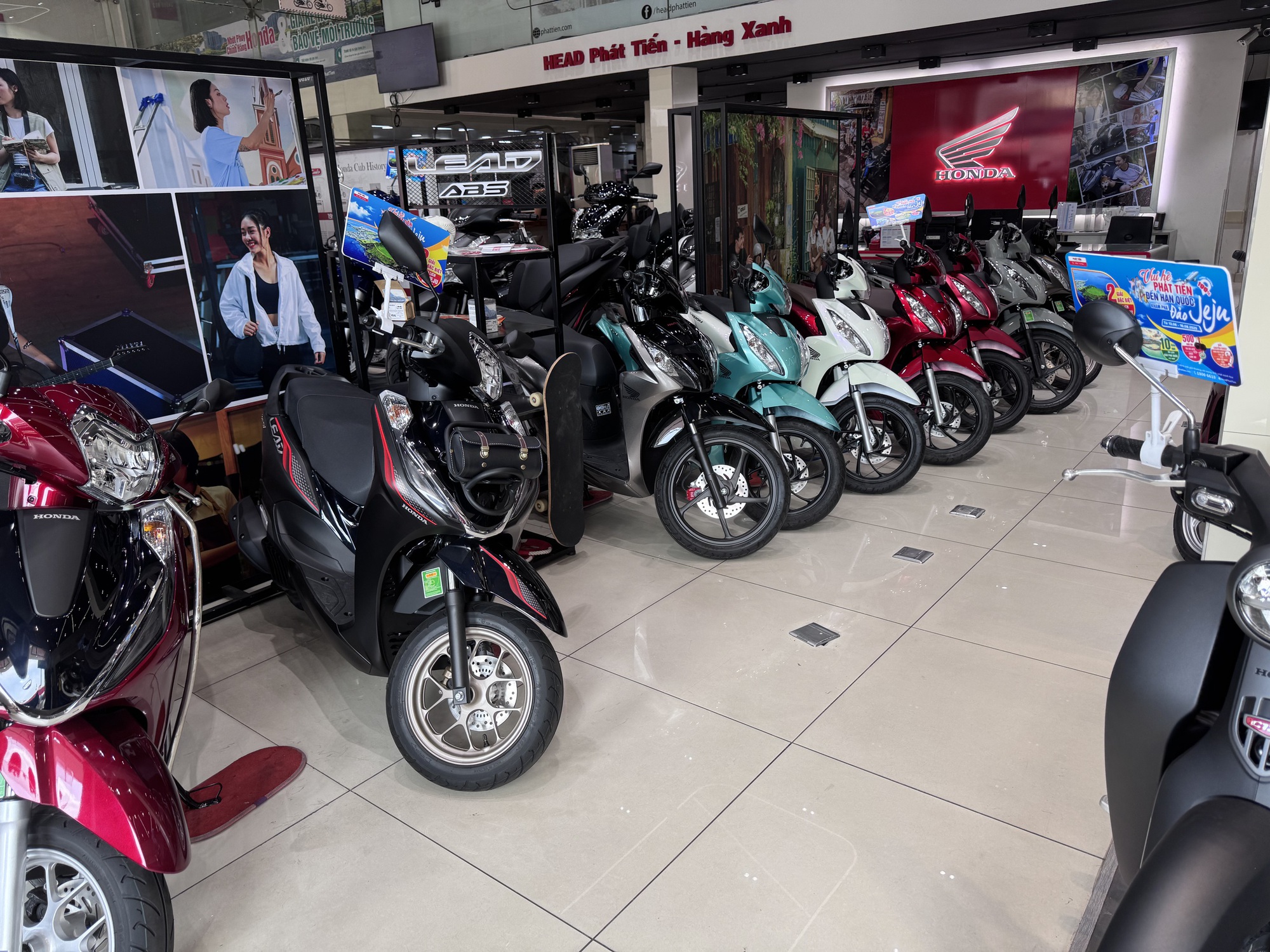 Doanh số xe xăng sụt giảm đến mức "báo động"- Ảnh 1. Doanh số xe xăng sụt giảm đến mức "báo động"- Ảnh 1.