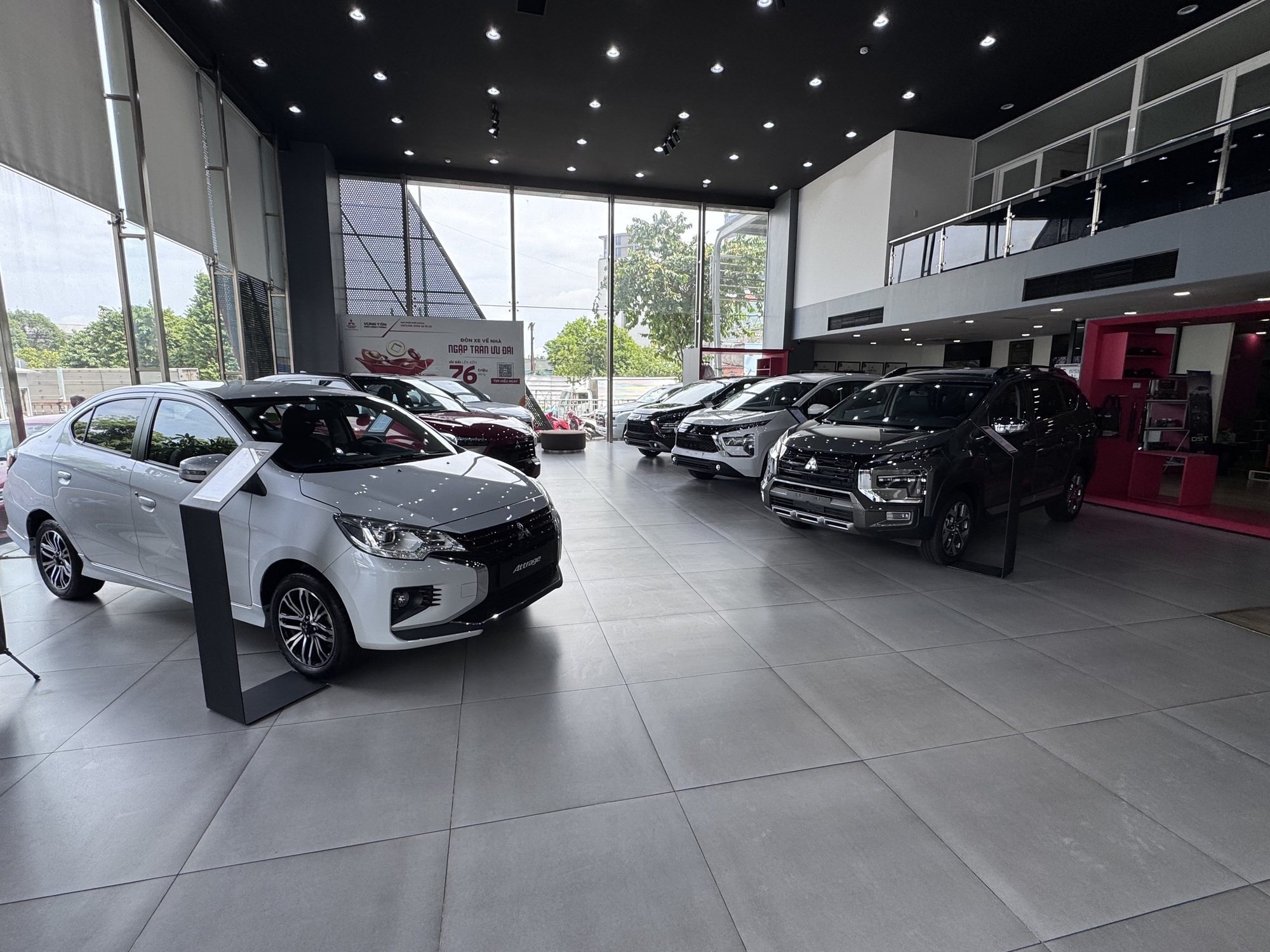 Doanh số xe xăng sụt giảm đến mức "báo động"- Ảnh 3. Doanh số xe xăng sụt giảm đến mức "báo động"- Ảnh 3.