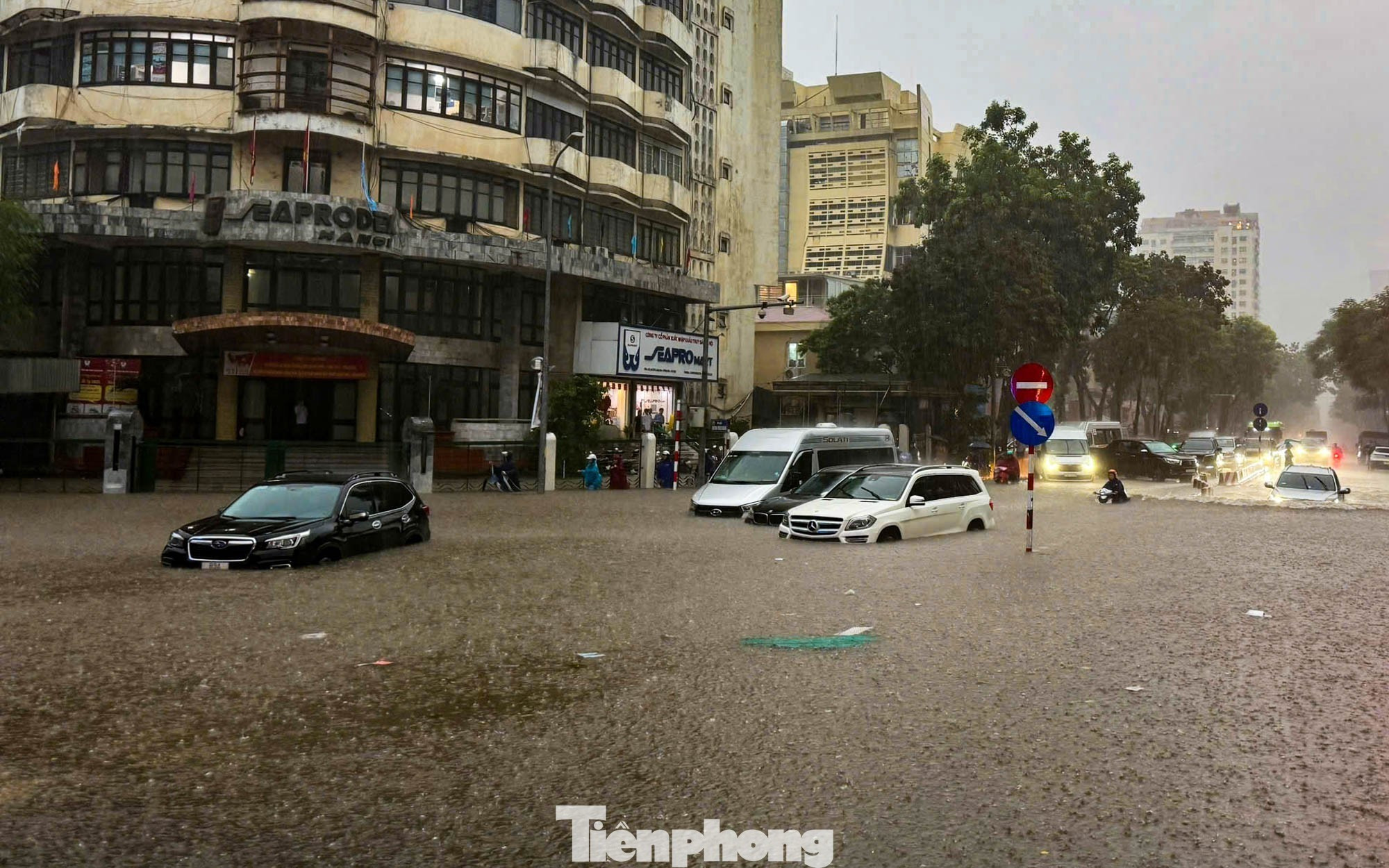 V&igrave; sao H&agrave; Nội bị 'nhấn ch&igrave;m' sau trận mưa lớn?- Ảnh 3.
