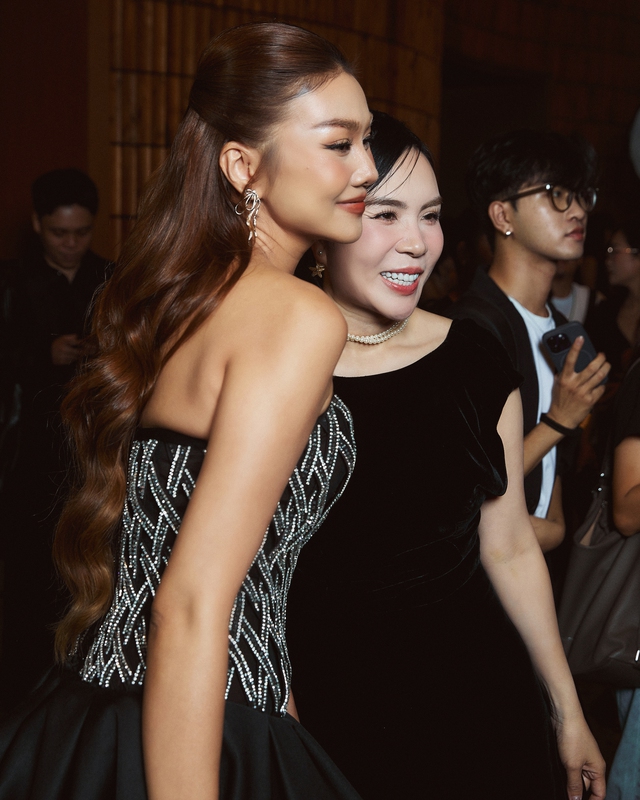 Thanh Hằng tái xuất sàn catwalk, được đón nhận ra sao?- Ảnh 1. Thanh Hằng tái xuất sàn catwalk, được đón nhận ra sao?- Ảnh 1.