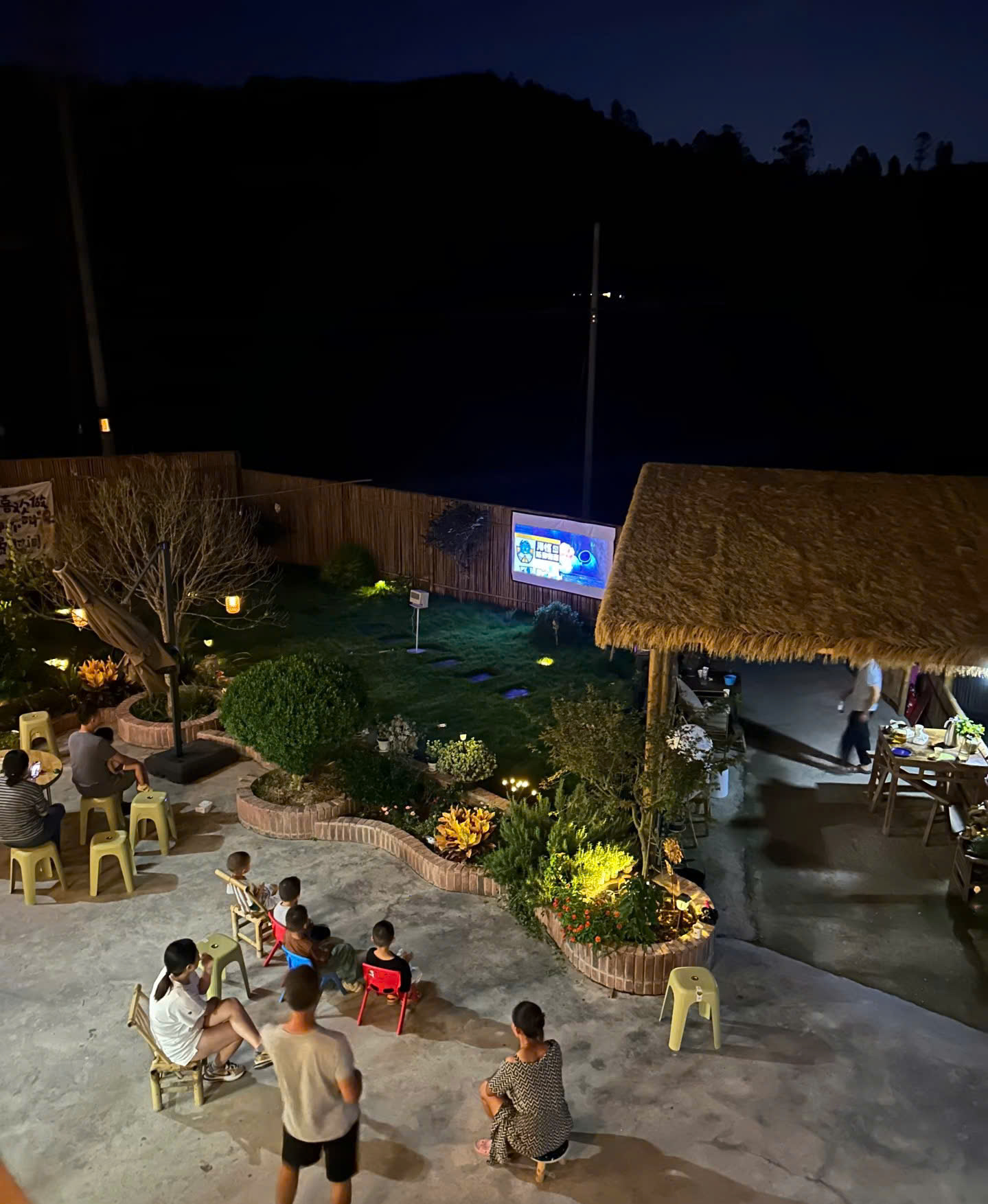 Cô giúp việc nghỉ hưu sớm, mang 2 tỷ rủ “ông hàng xóm” xây nhà dưỡng già: Tuổi này mới biết sung sướng là gì- Ảnh 5.