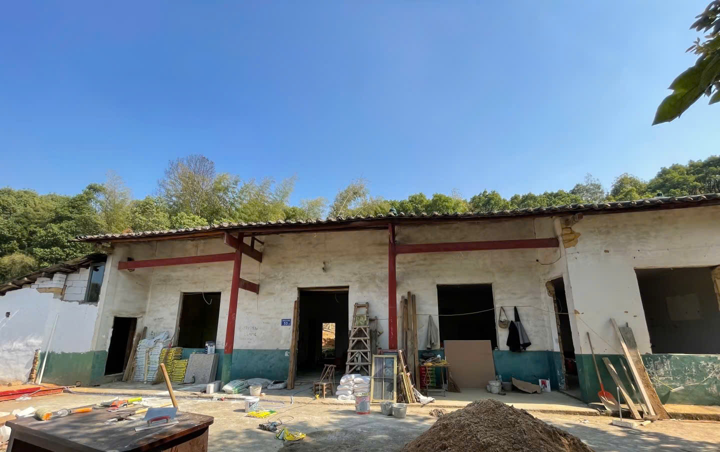 Cô giúp việc nghỉ hưu sớm, mang 2 tỷ rủ “ông hàng xóm” xây nhà dưỡng già: Tuổi này mới biết sung sướng là gì- Ảnh 1.