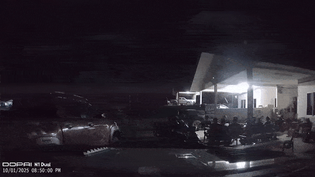 Bầu trời bất ngờ sáng rực kèm Bầu trời bất ngờ sáng rực kèm