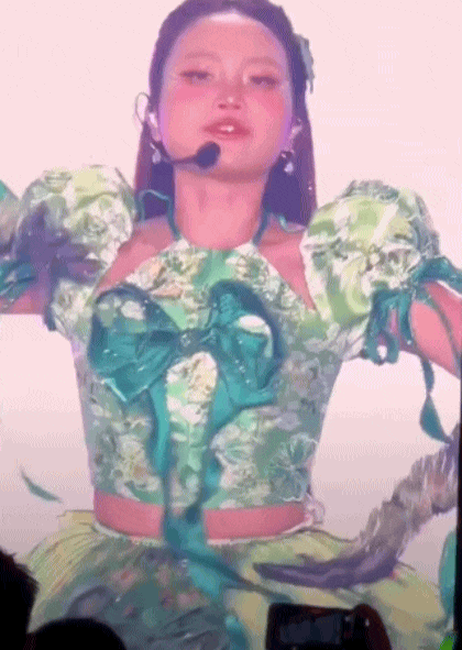 Phương Mỹ Chi xin lỗi- Ảnh 2. Phương Mỹ Chi xin lỗi- Ảnh 2.