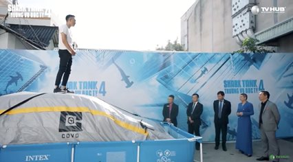 Startup Việt cứu nguy ô tô khi lụt: Bán bạt chống ngập biến ô tô thành xuồng, nâng được cả xe bán tải 1.800 kg khiến 4 “cá mập” tranh giành- Ảnh 1.