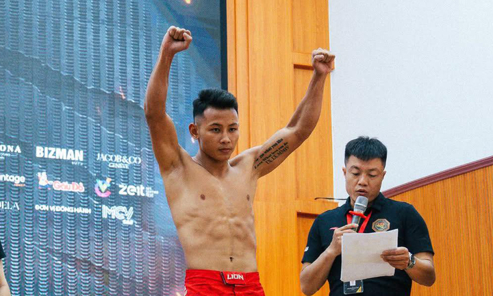 Võ sĩ MMA Việt Nam chỉ dùng 5 đòn đấm gục đối thủ sau 18 giây- Ảnh 1. Võ sĩ MMA Việt Nam chỉ dùng 5 đòn đấm gục đối thủ sau 18 giây- Ảnh 1.