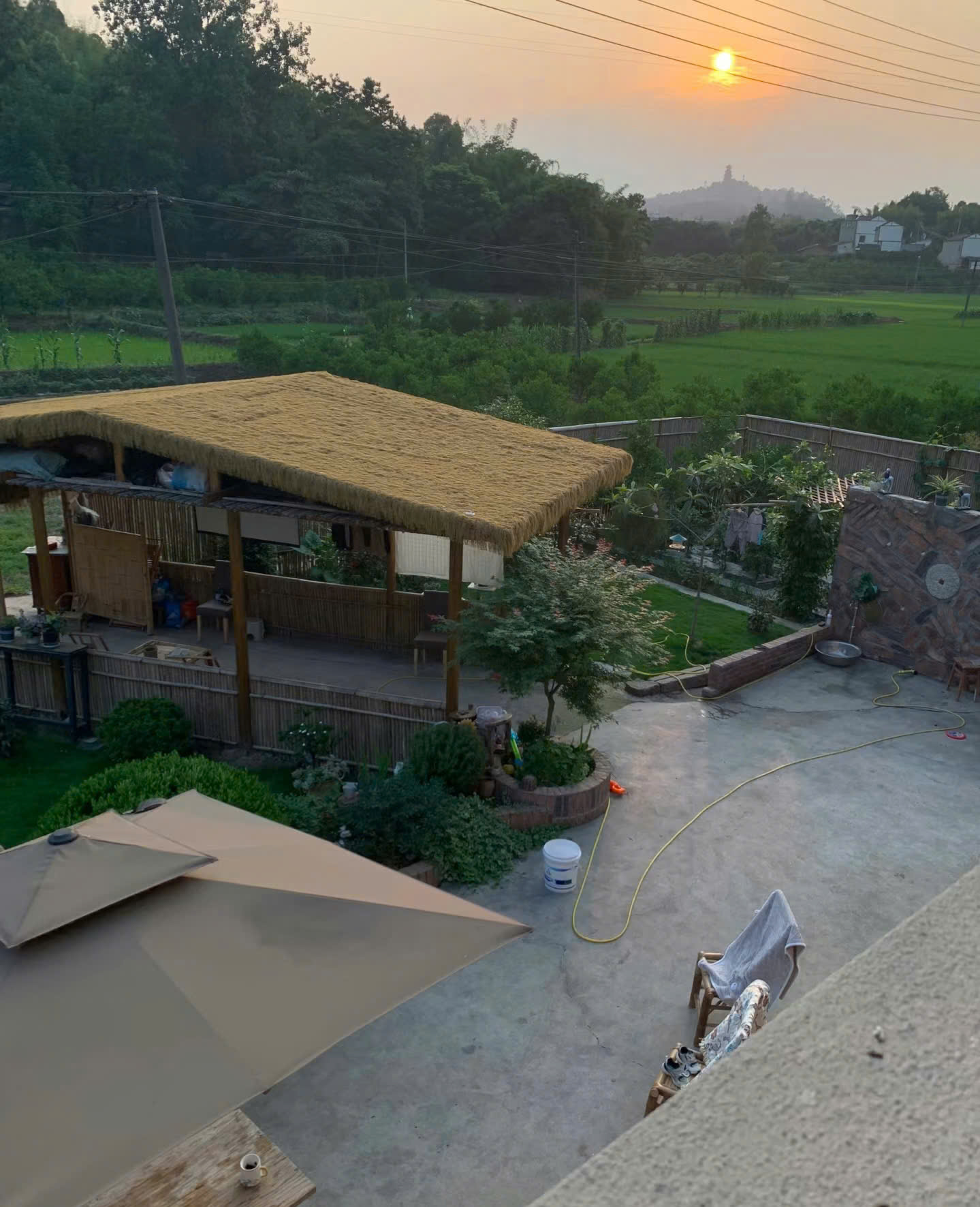 Cô giúp việc nghỉ hưu sớm, mang 2 tỷ rủ “ông hàng xóm” xây nhà dưỡng già: Tuổi này mới biết sung sướng là gì- Ảnh 3.