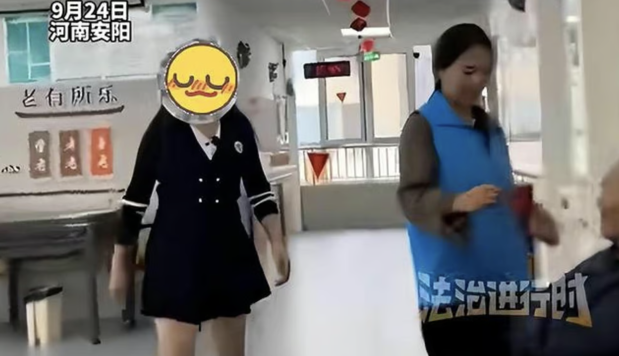 Phẫn nộ ở Trung Quốc: Viện dưỡng l&atilde;o thu&ecirc; nh&acirc;n vi&ecirc;n nhảy gợi cảm &lsquo;khuyến kh&iacute;ch&rsquo; cụ &ocirc;ng uống thuốc- Ảnh 2.