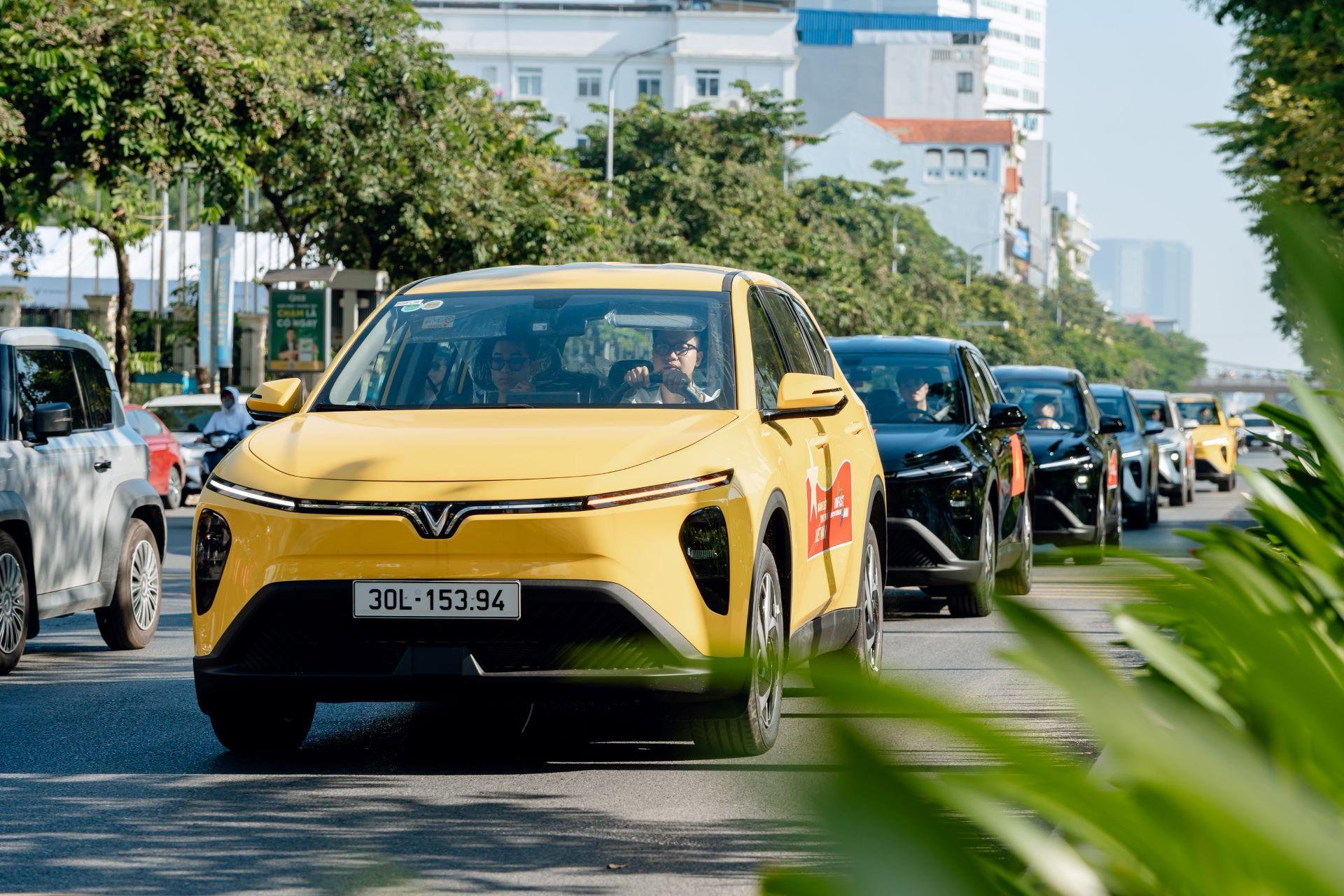 Vừa mở b&aacute;n th&aacute;ng đầu ti&ecirc;n, VinFast Limo Green đ&atilde; chấm dứt kỷ lục doanh số ph&acirc;n kh&uacute;c k&eacute;o d&agrave;i 1.136 ng&agrave;y của Mitsubishi Xpander- Ảnh 4.