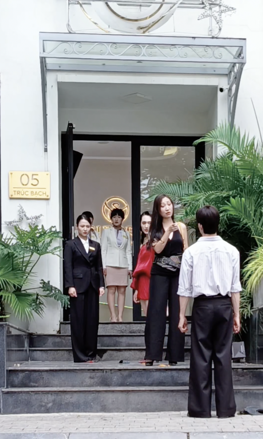 Lộ cảnh đánh ghen nữ diễn viên phim giờ vàng, dân mạng bỗng thấy mừng- Ảnh 2.