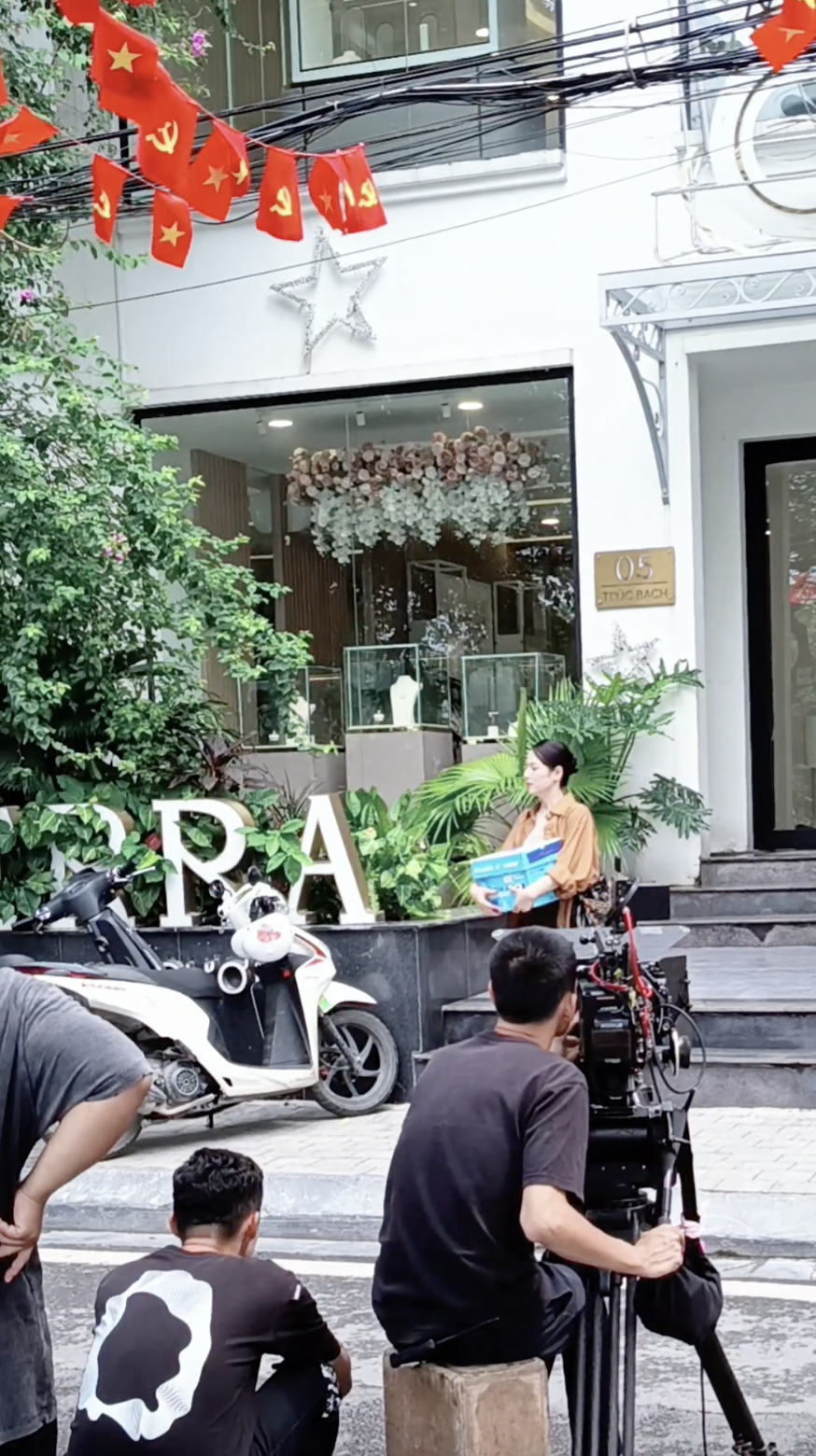 Lộ cảnh đánh ghen nữ diễn viên phim giờ vàng, dân mạng bỗng thấy mừng- Ảnh 3.