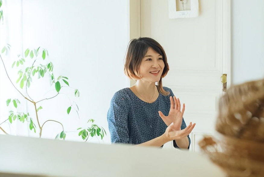 Ở tuổi trung niên nên mua vàng hay gửi tiết kiệm? Tôi đã thử cả 2 cách trong 1 năm và rút ra bài học lớn thay đổi hẳn tư duy tài chính- Ảnh 1. Ở tuổi trung niên nên mua vàng hay gửi tiết kiệm? Tôi đã thử cả 2 cách trong 1 năm và rút ra bài học lớn thay đổi hẳn tư duy tài chính- Ảnh 1.
