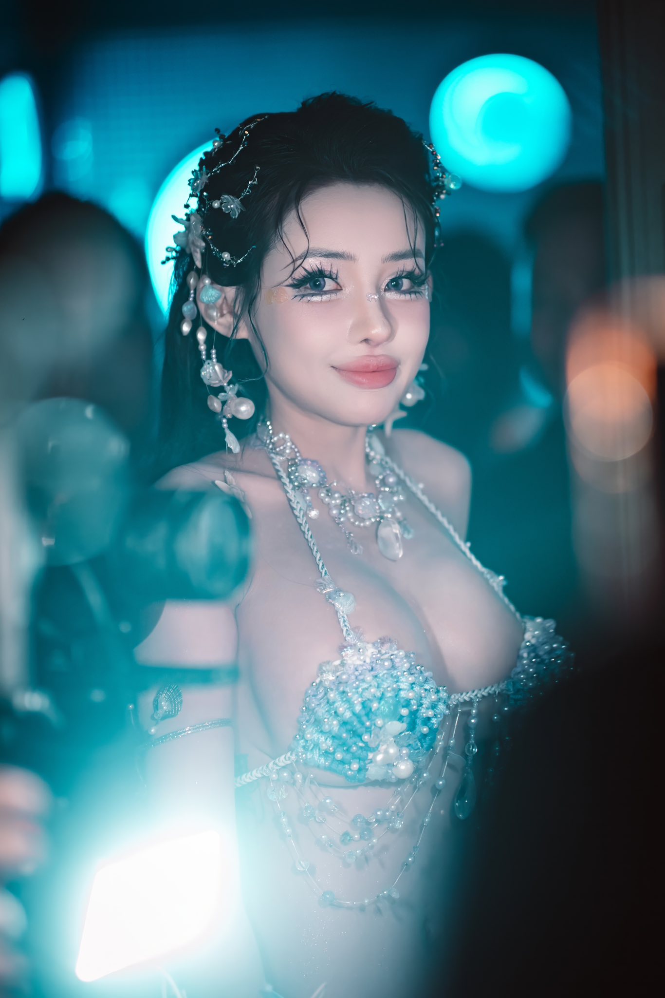Đời tư đầy "vết đen" của Ngân 98- Ảnh 2. Đời tư đầy "vết đen" của Ngân 98- Ảnh 2.