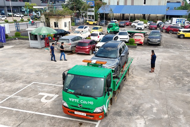 Gần 300 cuộc gọi chờ giải cứu: VETC miễn phí cứu hộ và kéo xe, kêu gọi cả nước chung tay vì Thái Nguyên - Ảnh 1.
