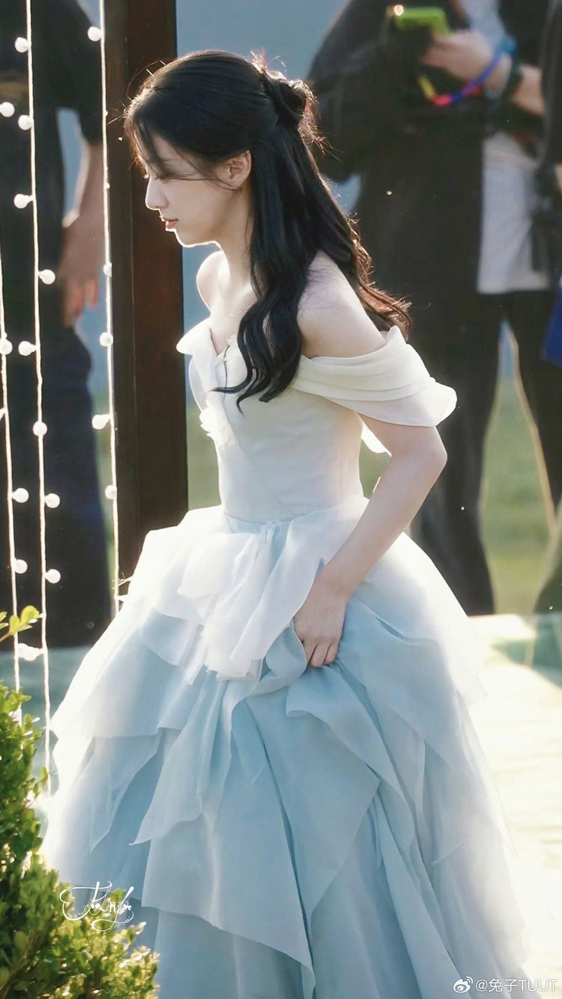 Nghĩ nát óc cũng không biết tả mỹ nhân này đẹp thế nào: Xinh hết phần người khác, visual sáng lóa mắt là có thật- Ảnh 10.