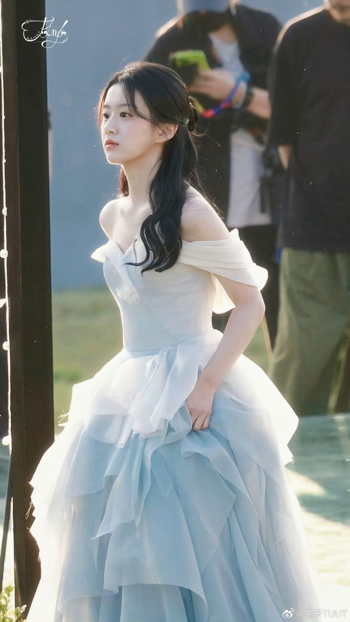 Nghĩ nát óc cũng không biết tả mỹ nhân này đẹp thế nào: Xinh hết phần người khác, visual sáng lóa mắt là có thật- Ảnh 11.