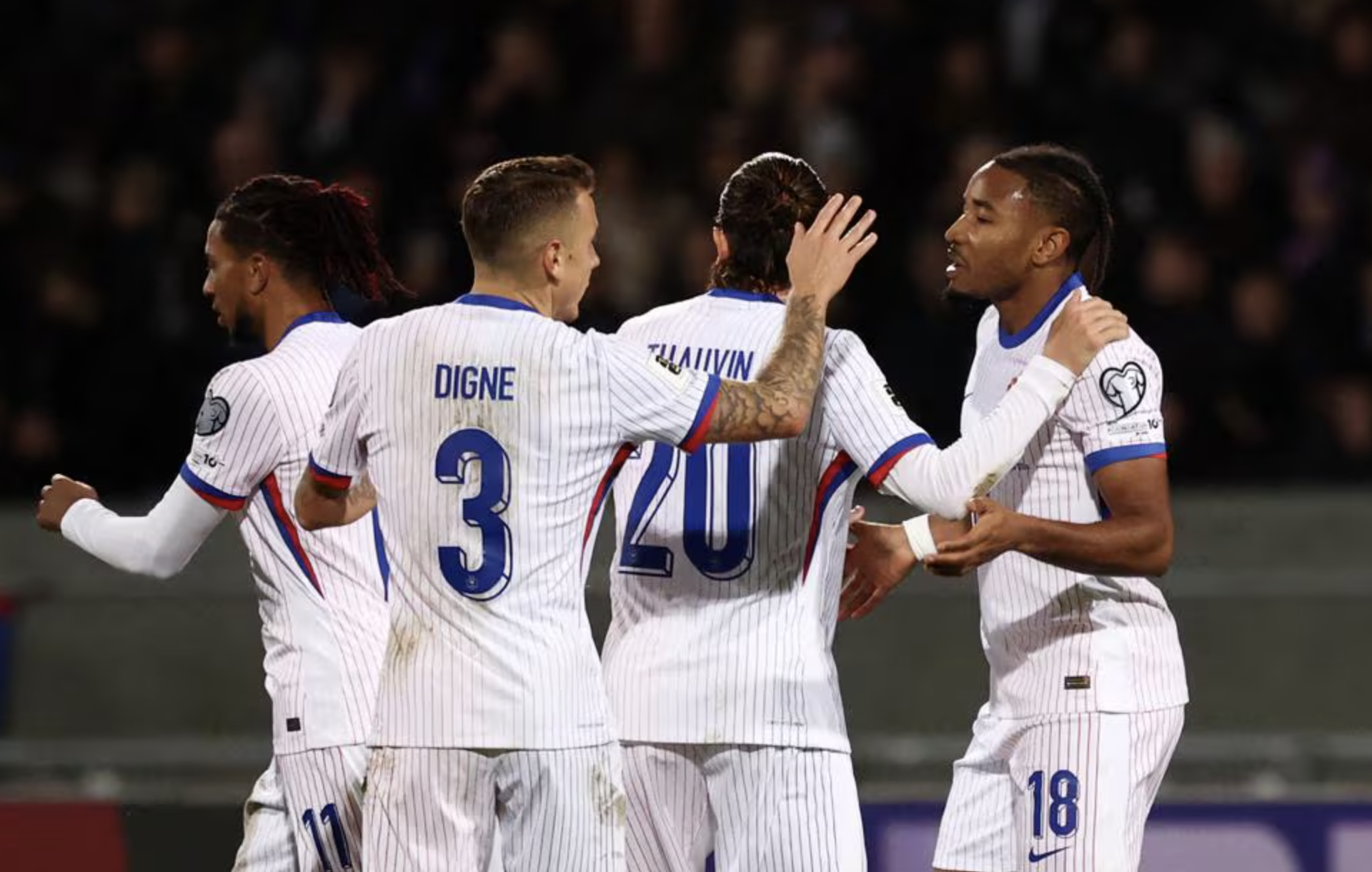 Iceland cầm hòa cựu vô địch thế giới, "Gà trống Gaulois" chưa có vé World Cup- Ảnh 3. Iceland cầm hòa cựu vô địch thế giới, "Gà trống Gaulois" chưa có vé World Cup- Ảnh 3.