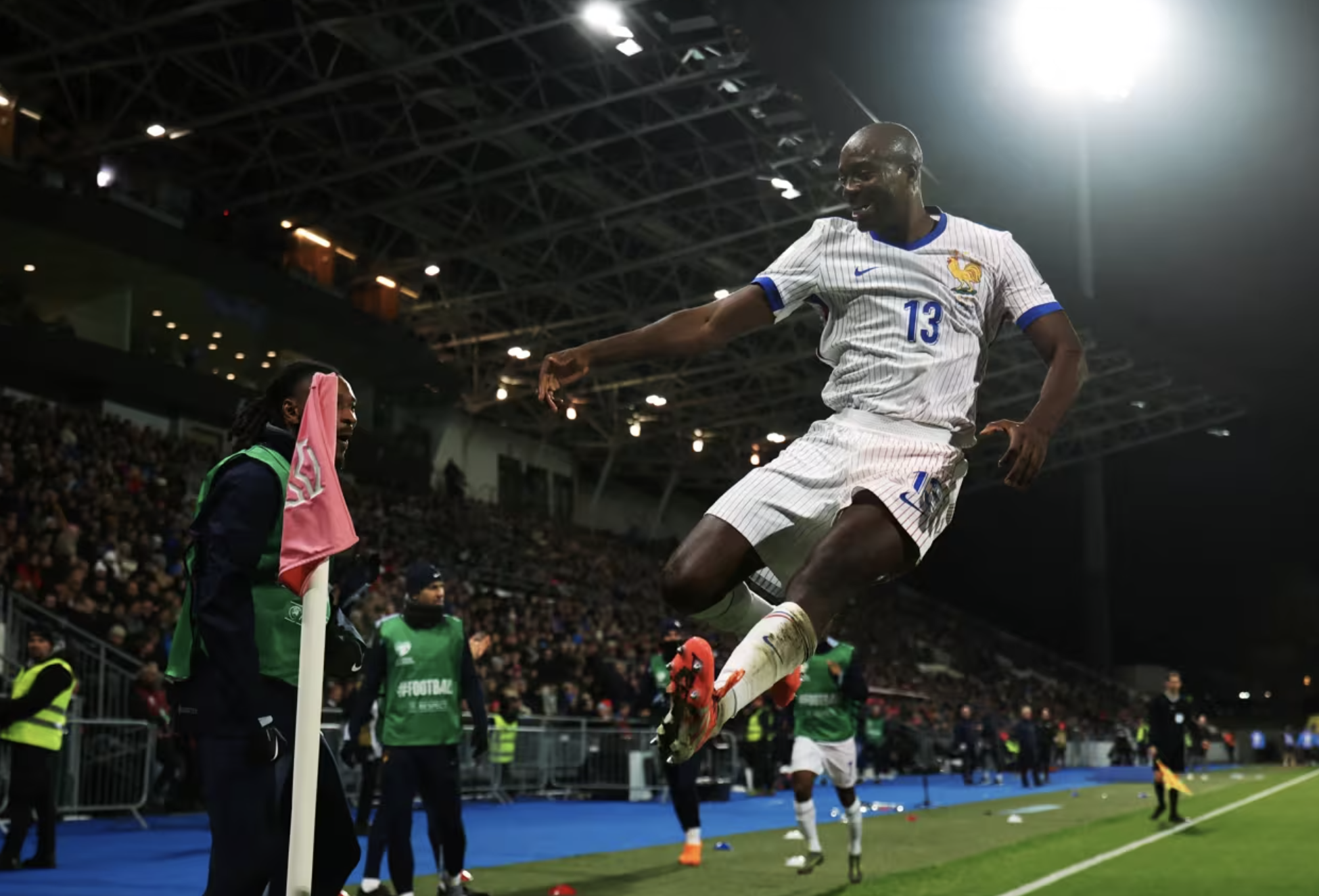 Iceland cầm hòa cựu vô địch thế giới, "Gà trống Gaulois" chưa có vé World Cup- Ảnh 4. Iceland cầm hòa cựu vô địch thế giới, "Gà trống Gaulois" chưa có vé World Cup- Ảnh 4.