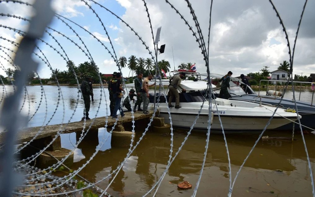 Lũ lụt kỷ lục, Mỹ sơ tán hơn 9.000 người dân trong đêm - Ảnh 2.