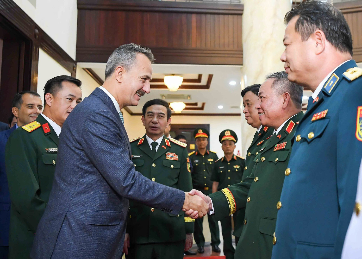 Việt Nam mua sắm trang thiết bị quốc phòng nhằm tăng cường khả năng phòng thủ- Ảnh 3.