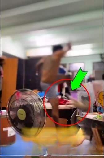 Người đàn ông bất ngờ bị công ty sa thải, xem đoạn clip từ camera nhiều netizen hoàn toàn đồng tình- Ảnh 2. Người đàn ông bất ngờ bị công ty sa thải, xem đoạn clip từ camera nhiều netizen hoàn toàn đồng tình- Ảnh 2.